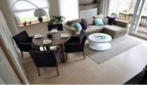 Desain Ruang Keluarga Menyatu dengan Ruang Makan yang Anti Sumpek (2)