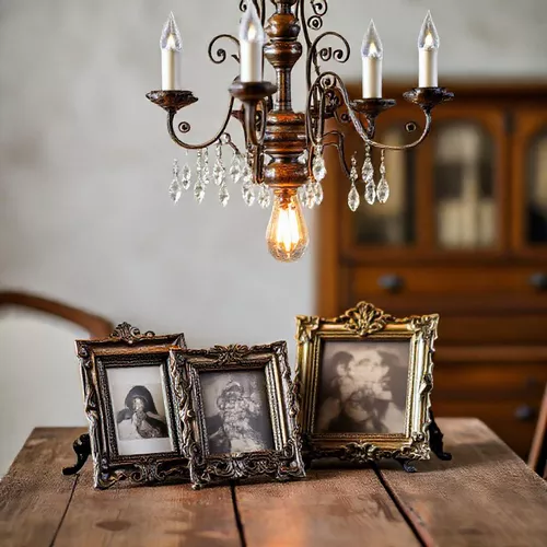 Aksesori vintage seperti lampu gantung dan bingkai foto-interior splusa.id Aksesori vintage seperti lampu gantung dan bingkai foto-interior splusa.id