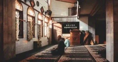 Desain ruang tamu modern yang elegan, menunjukkan hasil kerja jasa desain interior profesional dalam menciptakan suasana nyaman dan fungsional.