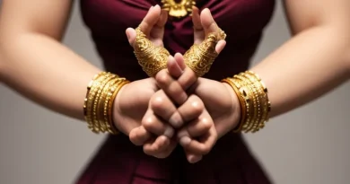 Detail gerakan tangan mudra penari Bali yang penuh makna simbolik