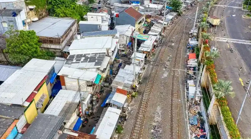 Gambar kepadatan penduduk di Jakarta dengan simbol konektivitas internet, menunjukkan potensi pasar RT RW Net.