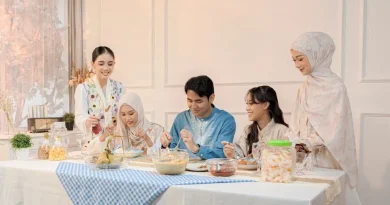 Keluarga di Jakarta Selatan menikmati koneksi internet Biznet Home 100 Mbps yang cepat dan stabil untuk berbagai aktivitas digital.